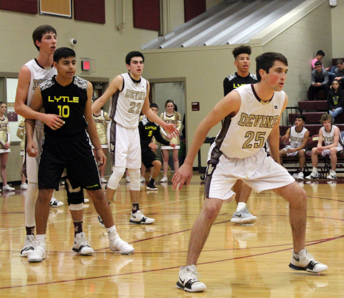 Varsity Warhorses open District with win over Lytle