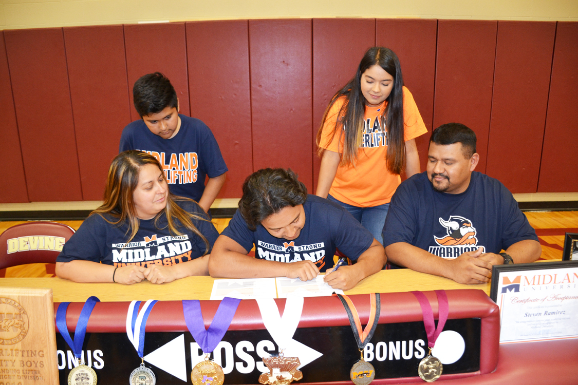 Ramirez signs letter of intent with Midland University