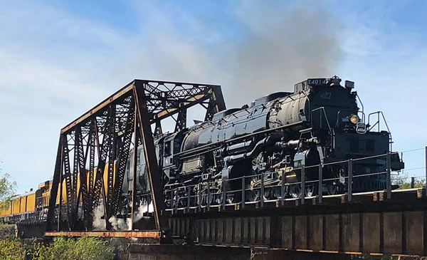 ’40s steam engine chugs through Medina County