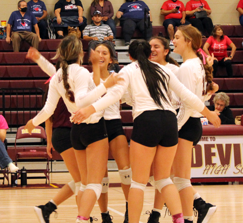 Arabians win 6th straight District volleyball championship