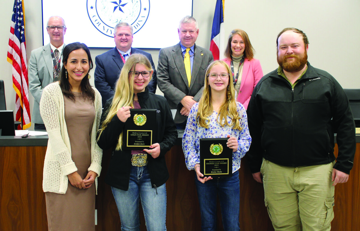 Duke and Huey recognized for wining 4H Gold and Bronze Star Awards