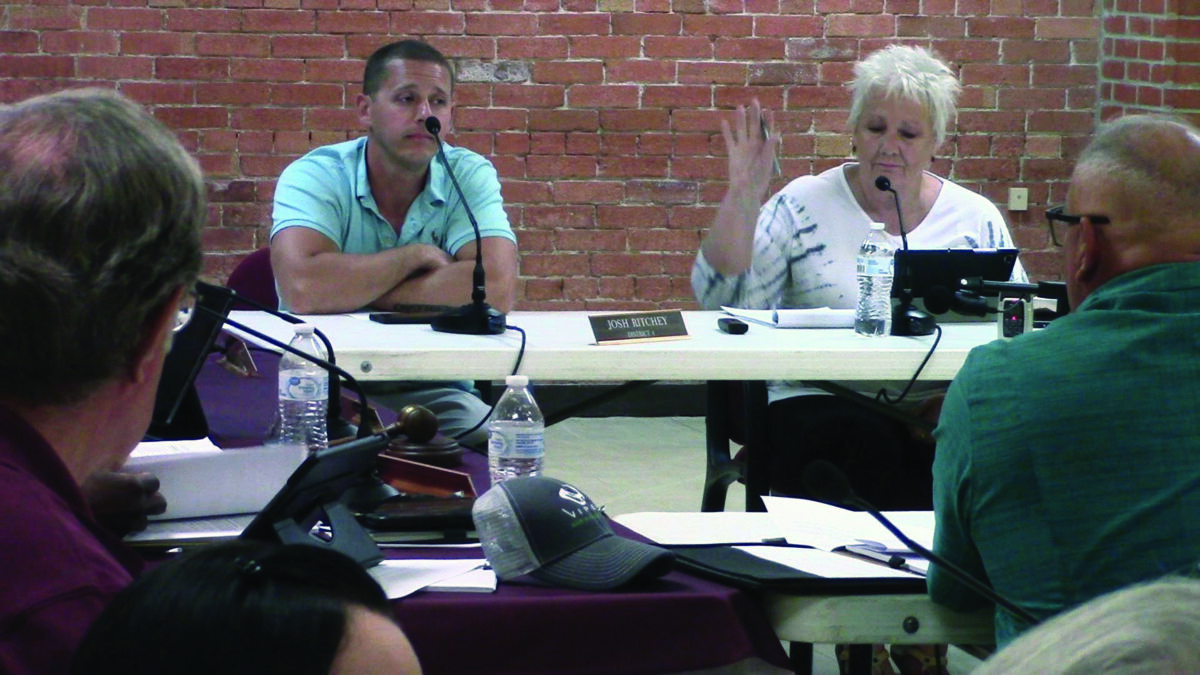 Devine council approves preliminary deal to lease airport hangar in return for capital improvements