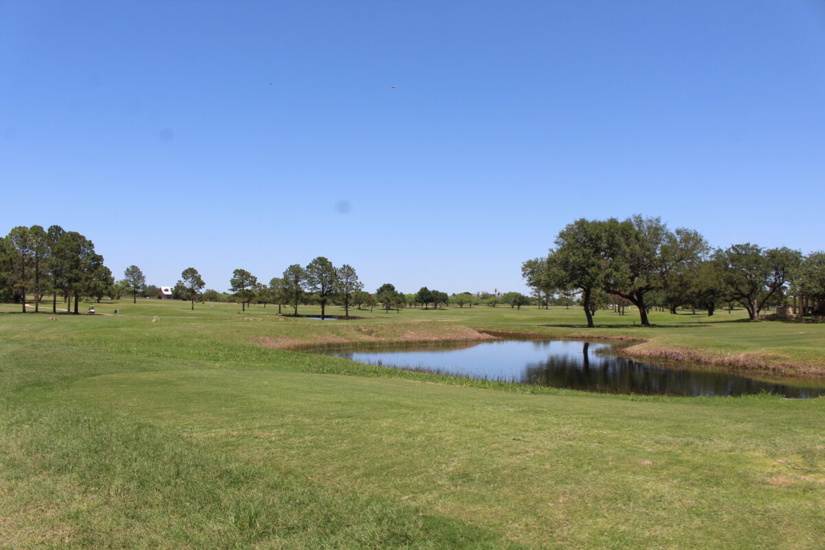 Devine council considersre-negotiation of golf course management contract